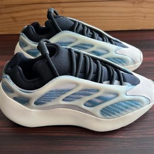 Adidas Yeezy Boost 700